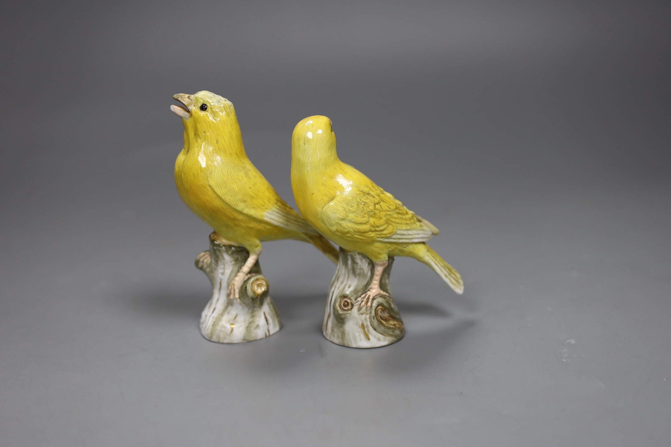 A pair of Meissen figures of canaries, 10cm tall